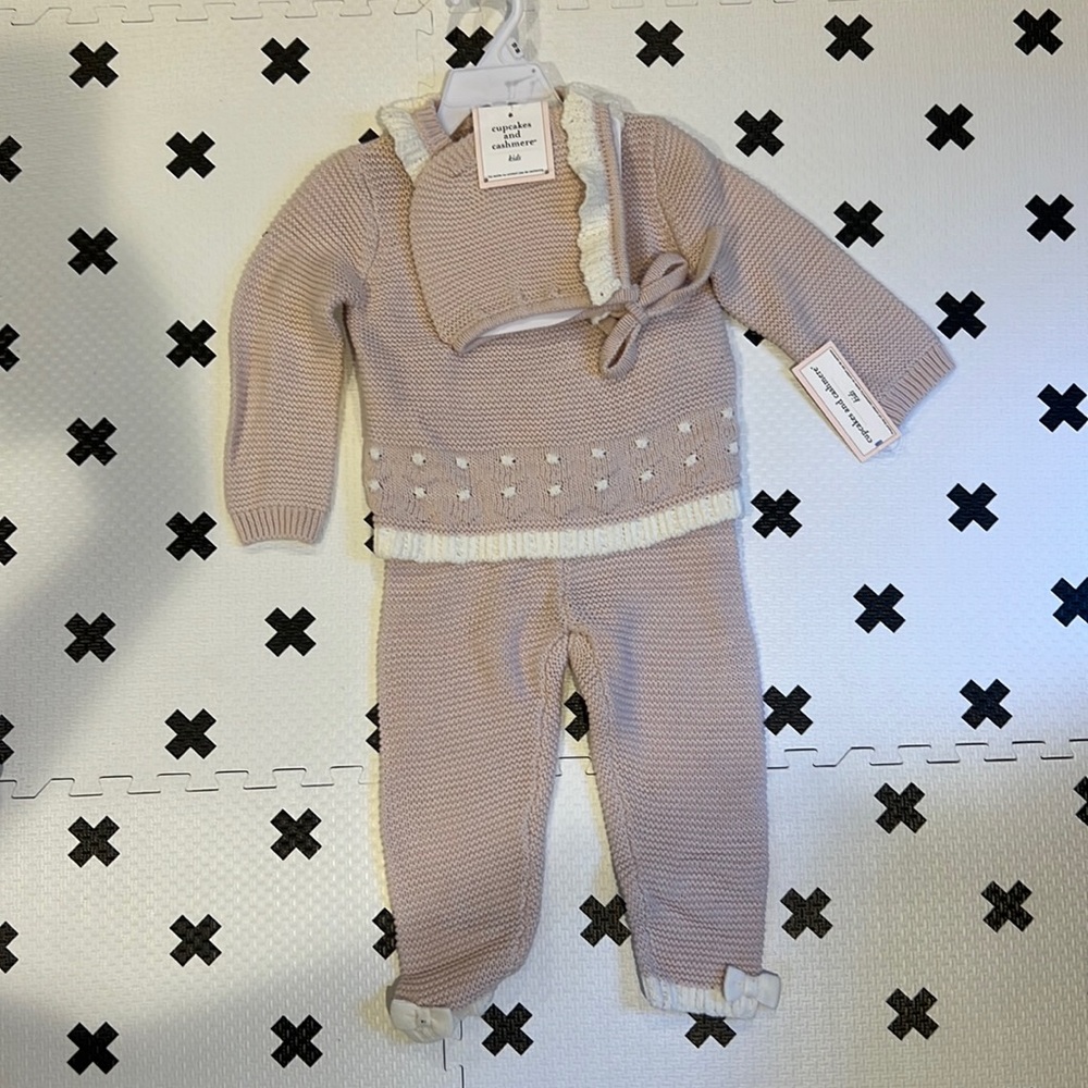 NWT Baby Girl Cupcakes and Cashmere Set with Bonnet